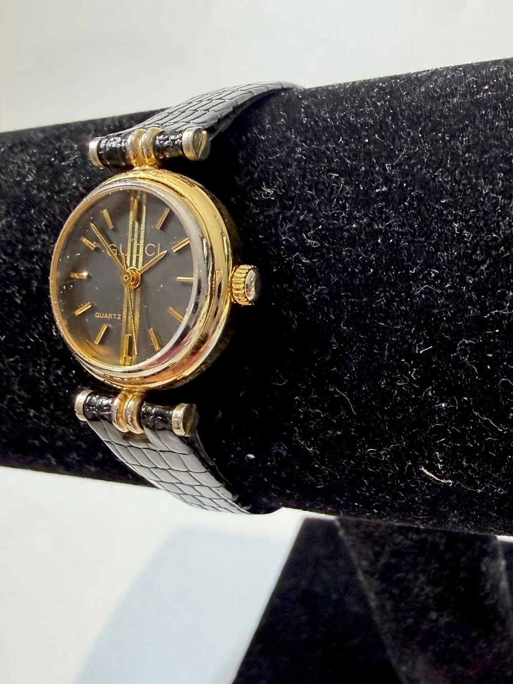 Gucci Bezel Watch Gold Tone For Parts Repair France Leather Wristband Bracelet